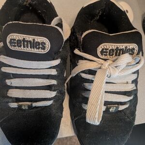 Etnies Black Sneakers with White Accents